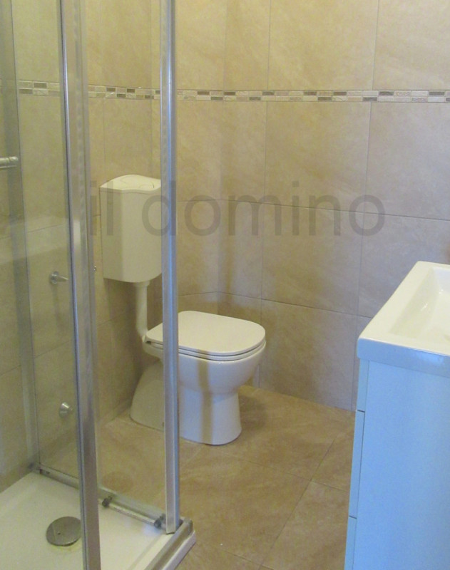 In posizione centrale e servita in quartiere Sacra Famiglia, appartamento libero da subito ristru...