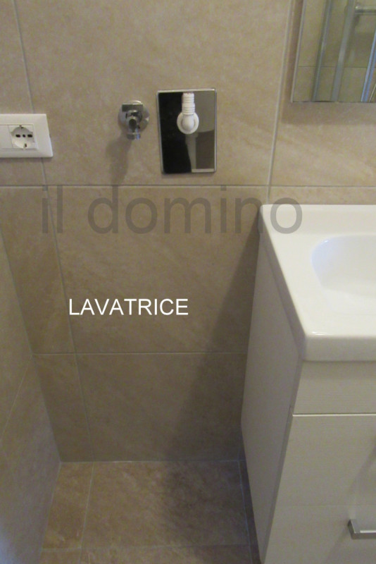 In posizione centrale e servita in quartiere Sacra Famiglia, appartamento libero da subito ristru...