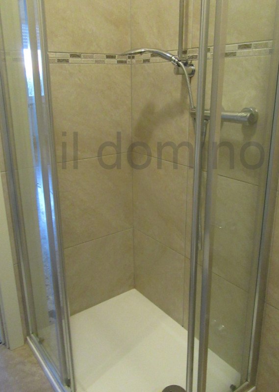 In posizione centrale e servita in quartiere Sacra Famiglia, appartamento libero da subito ristru...