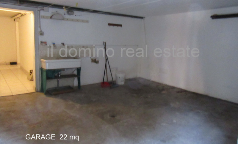 In posizione centrale e servita in quartiere Sacra Famiglia, appartamento libero da subito ristru...