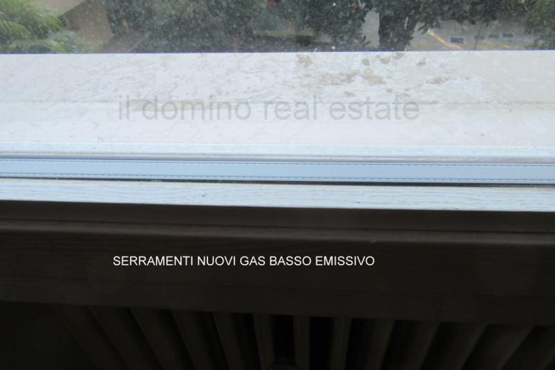 In posizione centrale e servita in quartiere Sacra Famiglia, appartamento libero da subito ristru...