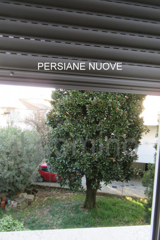 In posizione centrale e servita in quartiere Sacra Famiglia, appartamento libero da subito ristru...