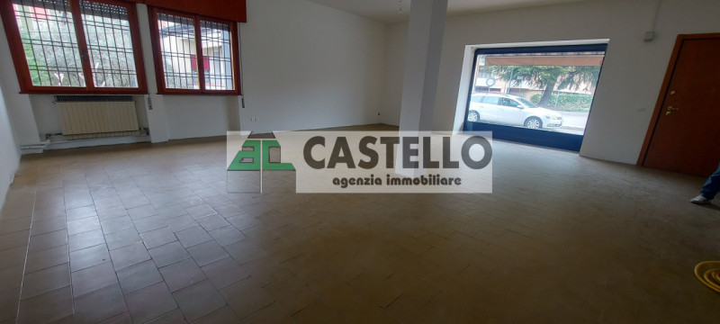 Cadoneghe Mejaniga negozio di circa 100mq netti, con vetrina fronte strada di passaggio, diviso i...