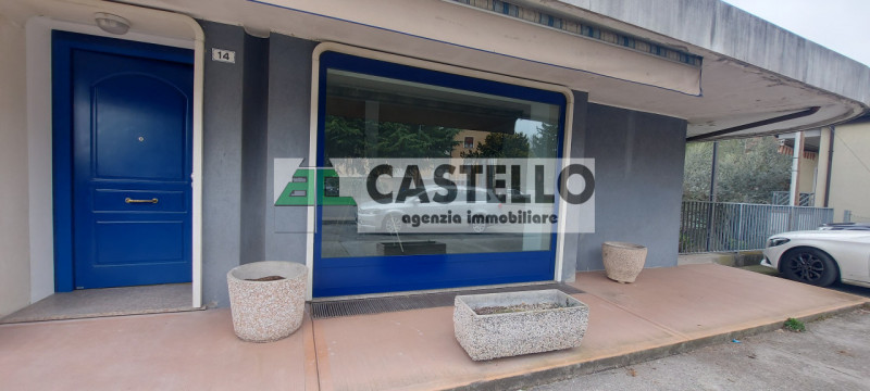 Cadoneghe Mejaniga negozio di circa 100mq netti, con vetrina fronte strada di passaggio, diviso i...