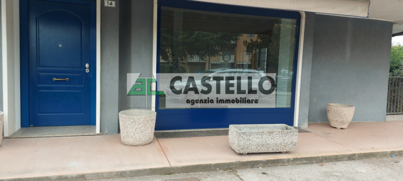 Cadoneghe Mejaniga negozio di circa 100mq netti, con vetrina fronte strada di passaggio, diviso i...