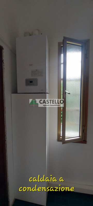 Cadoneghe Mejaniga negozio di circa 100mq netti, con vetrina fronte strada di passaggio, diviso i...