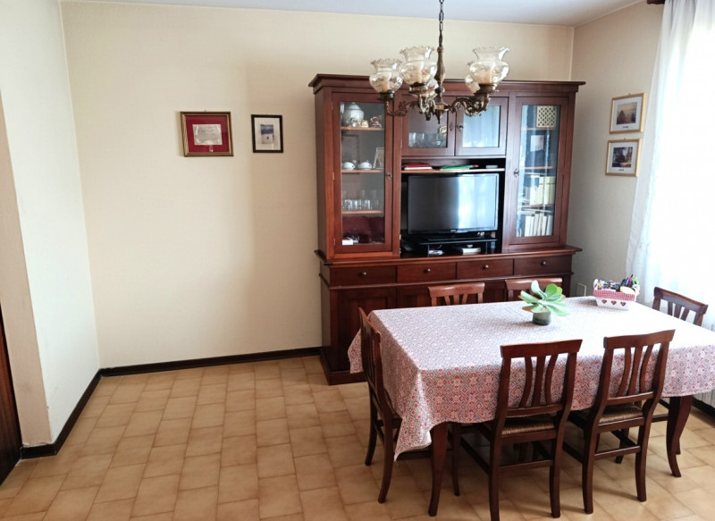 VIGONZA-Perarolo-: nel centro del paese, in una tranquilla zona residenziale con strada chiusa, p...