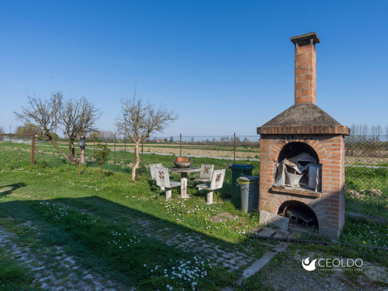 VIGONZA-Perarolo-: nel centro del paese, in una tranquilla zona residenziale con strada chiusa, p...