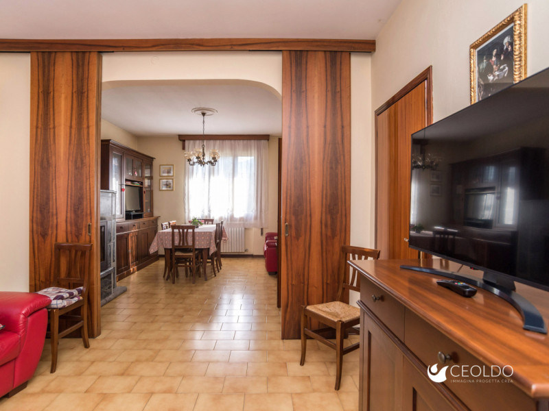 VIGONZA-Perarolo-: nel centro del paese, in una tranquilla zona residenziale con strada chiusa, p...