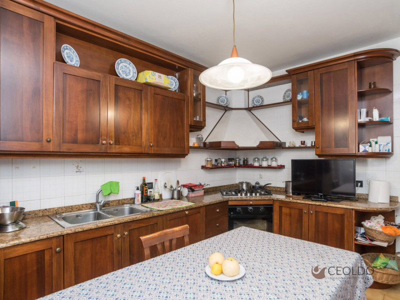 VIGONZA-Perarolo-: nel centro del paese, in una tranquilla zona residenziale con strada chiusa, p...