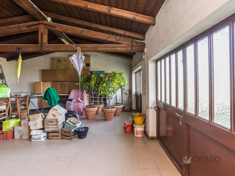 VIGONZA-Perarolo-: nel centro del paese, in una tranquilla zona residenziale con strada chiusa, p...