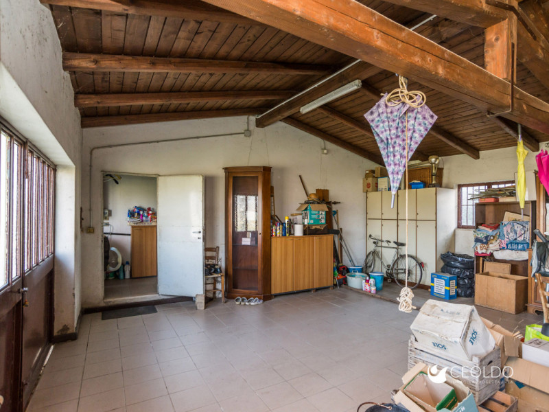 VIGONZA-Perarolo-: nel centro del paese, in una tranquilla zona residenziale con strada chiusa, p...