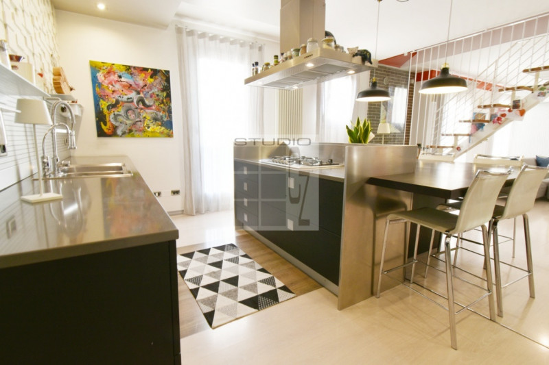 IN CENTRO A LOREGGIA, proponiamo in vendita introvabile appartamento sviluppato su due livelli!
L...