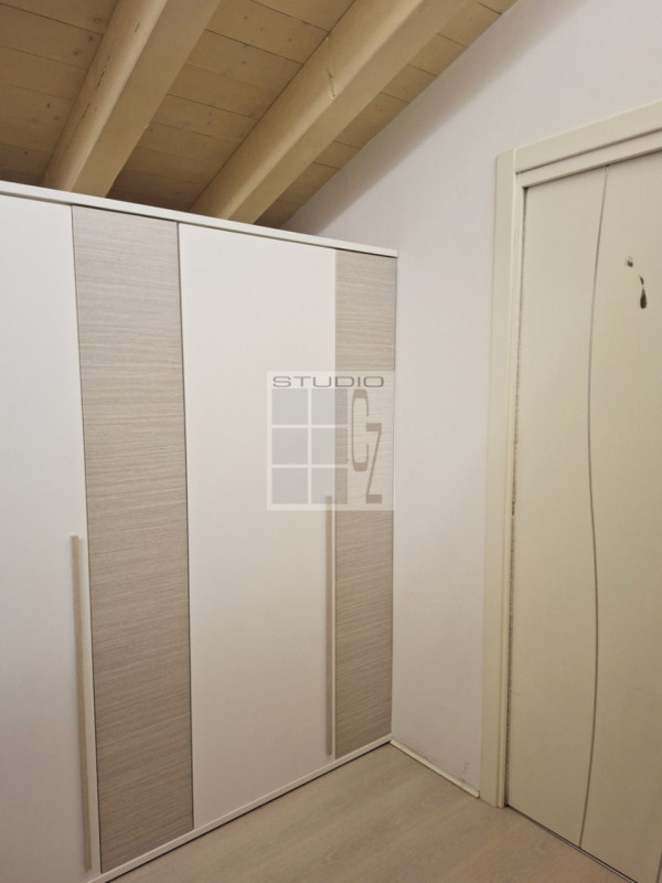 IN CENTRO A LOREGGIA, proponiamo in vendita introvabile appartamento sviluppato su due livelli!
L...