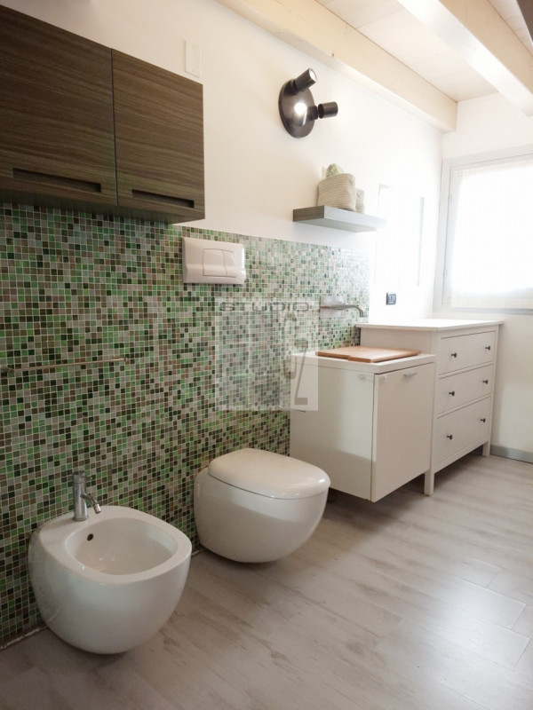 IN CENTRO A LOREGGIA, proponiamo in vendita introvabile appartamento sviluppato su due livelli!
L...