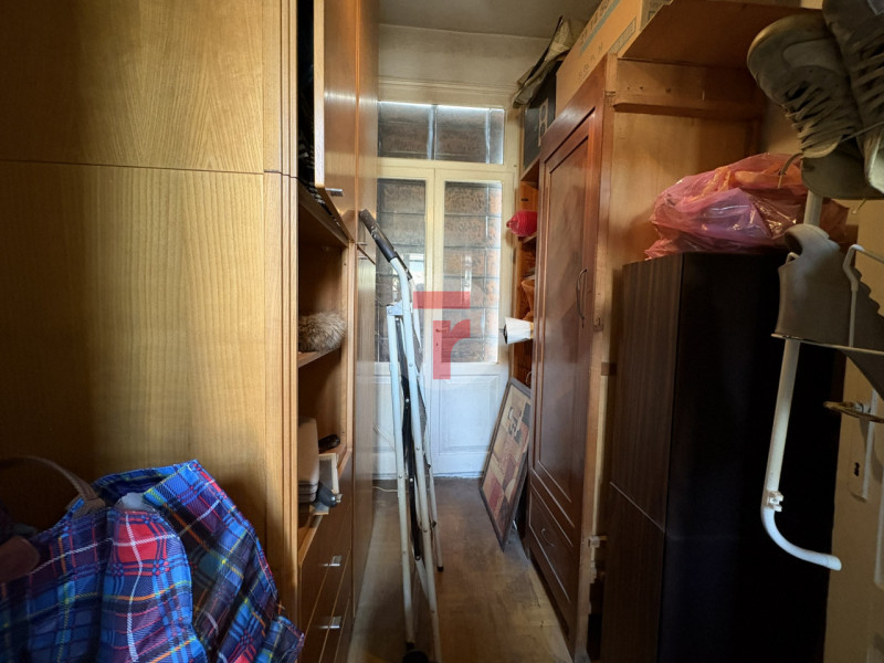 Casa singola degli anni ’30, impreziosita da dettagli architettonici originali che raccontano il ...