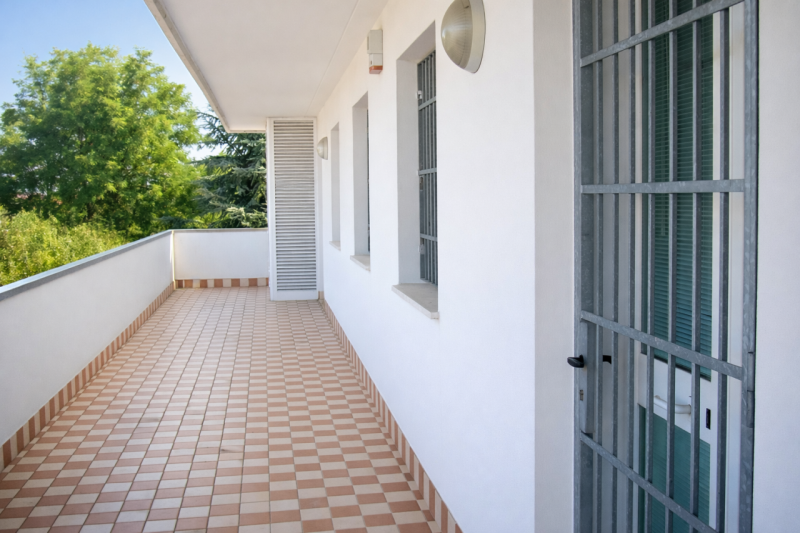 Vendesi a Campolongo Maggiore fabbricato composto da capannone artigianale al piano terra e uffic...