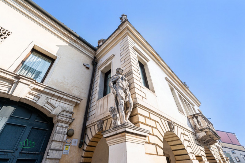 Nel cuore del quartiere Portello nel pieno centro di Padova in particolare nella via Belzoni 65, ...