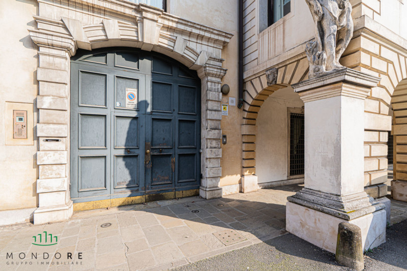 Nel cuore del quartiere Portello nel pieno centro di Padova in particolare nella via Belzoni 65, ...