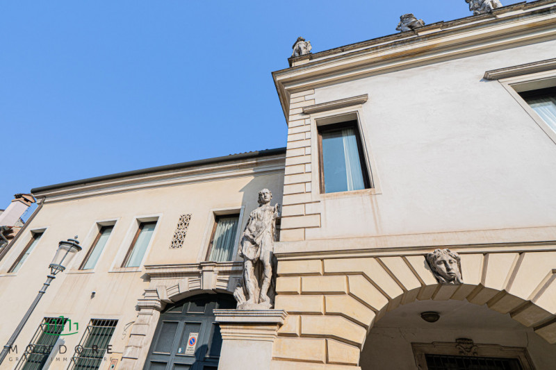 Nel cuore del quartiere Portello nel pieno centro di Padova in particolare nella via Belzoni 65, ...