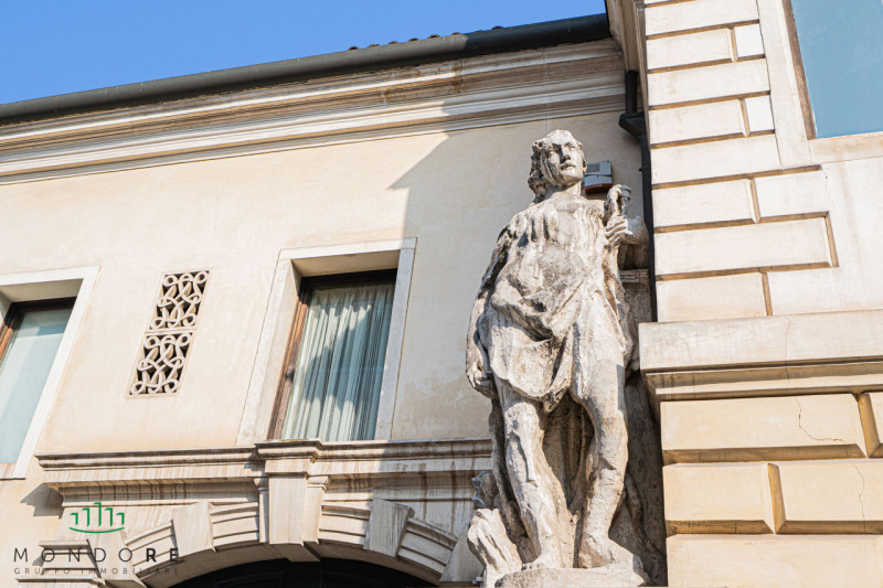 Nel cuore del quartiere Portello nel pieno centro di Padova in particolare nella via Belzoni 65, ...