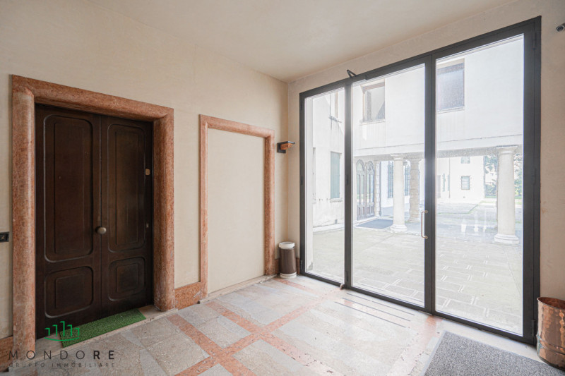 Nel cuore del quartiere Portello nel pieno centro di Padova in particolare nella via Belzoni 65, ...