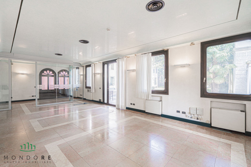 Nel cuore del quartiere Portello nel pieno centro di Padova in particolare nella via Belzoni 65, ...