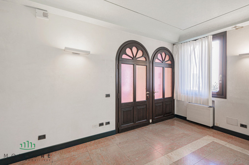 Nel cuore del quartiere Portello nel pieno centro di Padova in particolare nella via Belzoni 65, ...