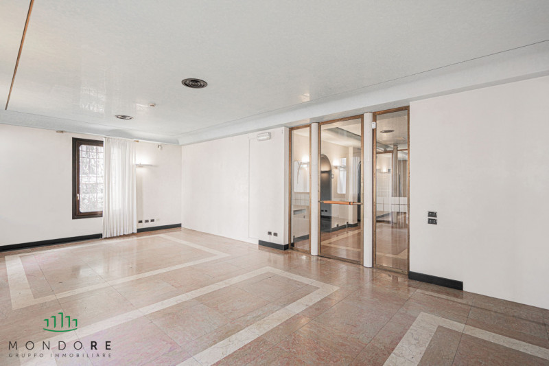 Nel cuore del quartiere Portello nel pieno centro di Padova in particolare nella via Belzoni 65, ...