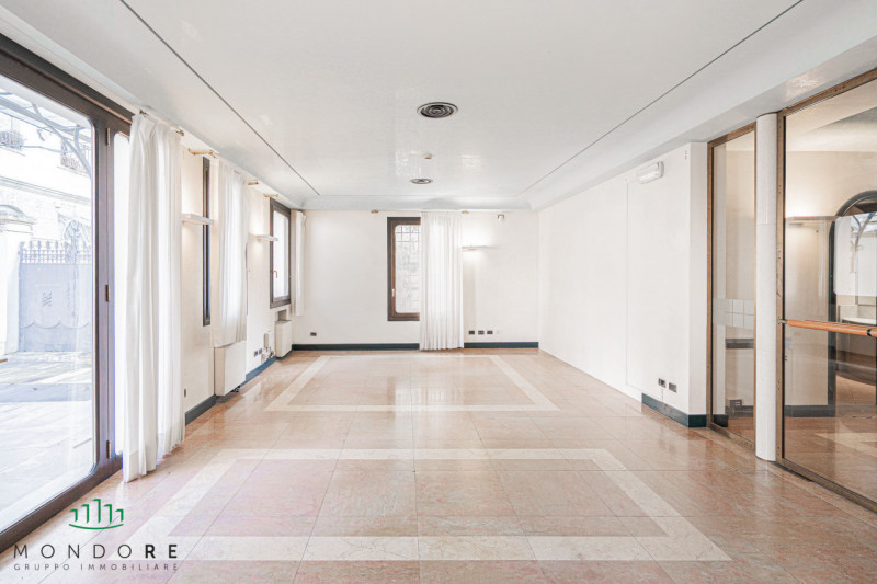 Nel cuore del quartiere Portello nel pieno centro di Padova in particolare nella via Belzoni 65, ...