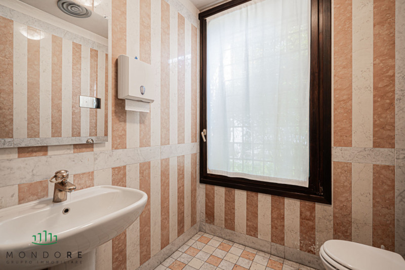 Nel cuore del quartiere Portello nel pieno centro di Padova in particolare nella via Belzoni 65, ...