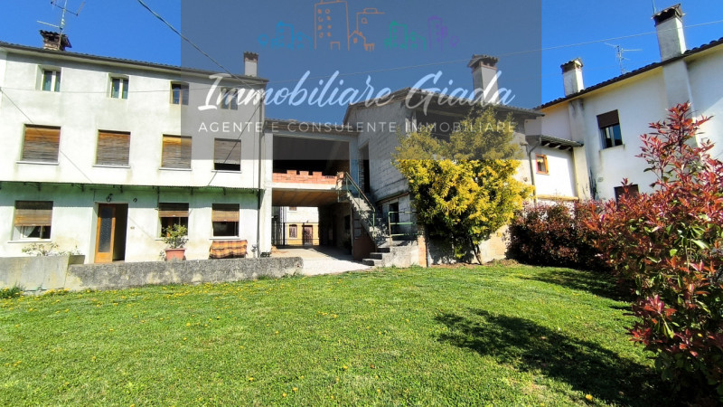 A Miane, in contesto tranquillo, proponiamo in vendita casa terratetto indipendente con giardino ...