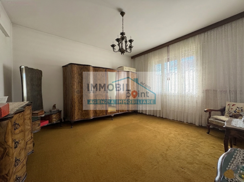 Nel cuore di Veggiano, proponiamo un appartamento in bifamiliare situato interamente al piano ter...