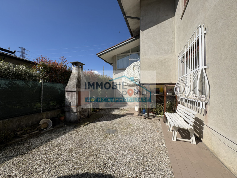 Nel cuore di Veggiano, proponiamo un appartamento in bifamiliare situato interamente al piano ter...