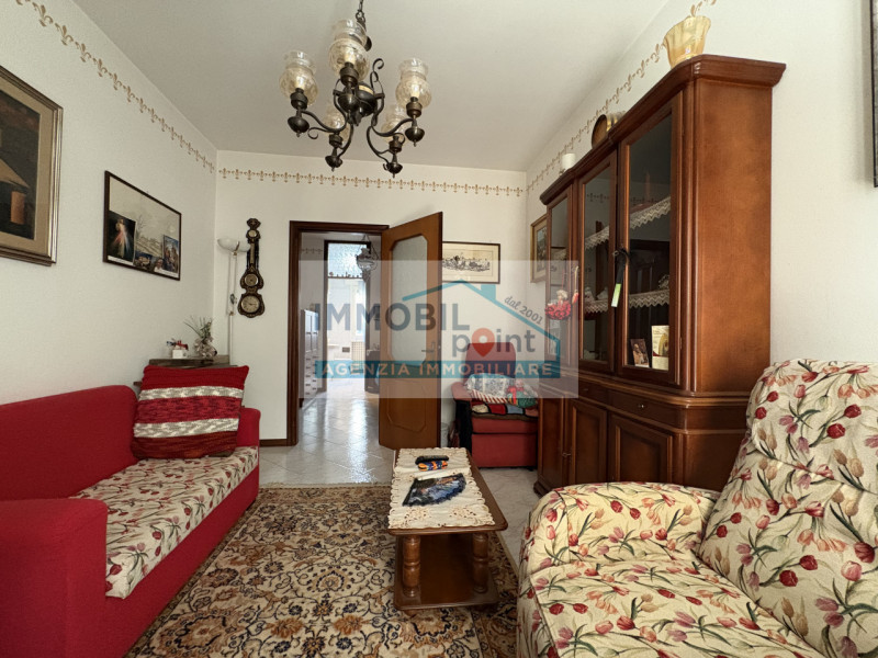 Nel cuore di Veggiano, proponiamo un appartamento in bifamiliare situato interamente al piano ter...