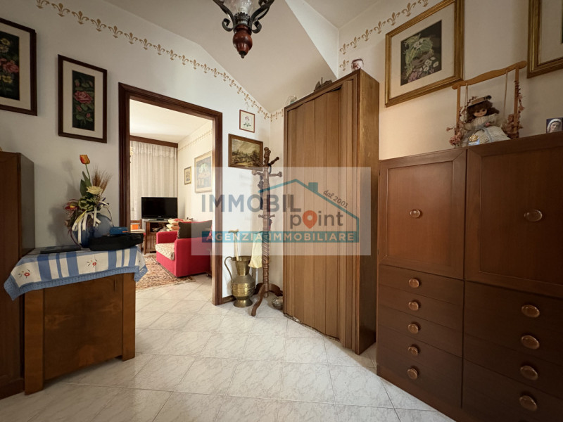 Nel cuore di Veggiano, proponiamo un appartamento in bifamiliare situato interamente al piano ter...