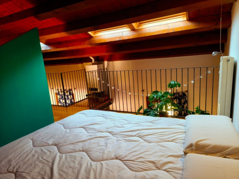 Scopri un'opportunità unica di vivere in uno splendido appartamento duplex situato nel cuore dell...