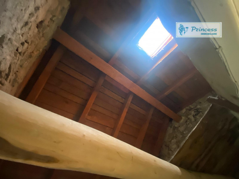 Valli del Pasubio, in contrà Bernardi  proponiamo in vendita una casa affiancata con una superfic...