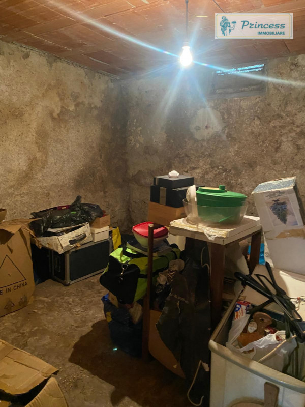 Valli del Pasubio, in contrà Bernardi  proponiamo in vendita una casa affiancata con una superfic...