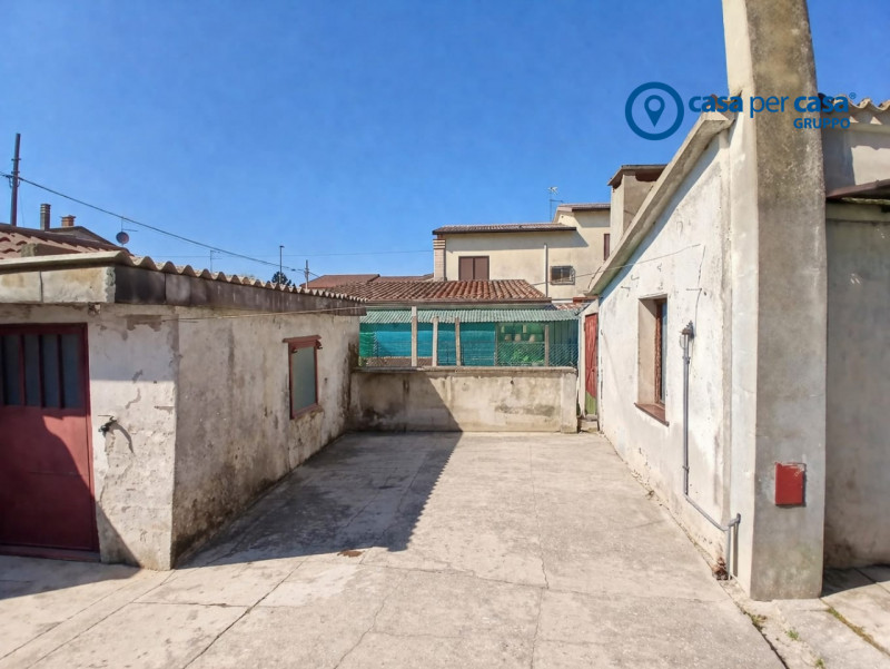 APPROVATO GRUPPO CASA PER CASA: VALUTATO, CONTROLLATO, GESTITO IN ESCLUSIVA!

ZONA:
L’immobile è ...