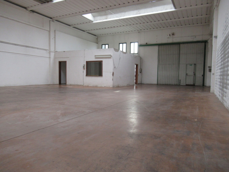 A Villorba (TV), zona industriale, proponiamo in affitto capannone artigianale, per totali 400 me...