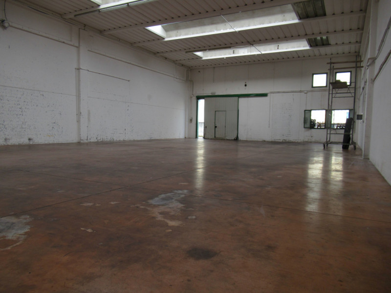 A Villorba (TV), zona industriale, proponiamo in affitto capannone artigianale, per totali 400 me...