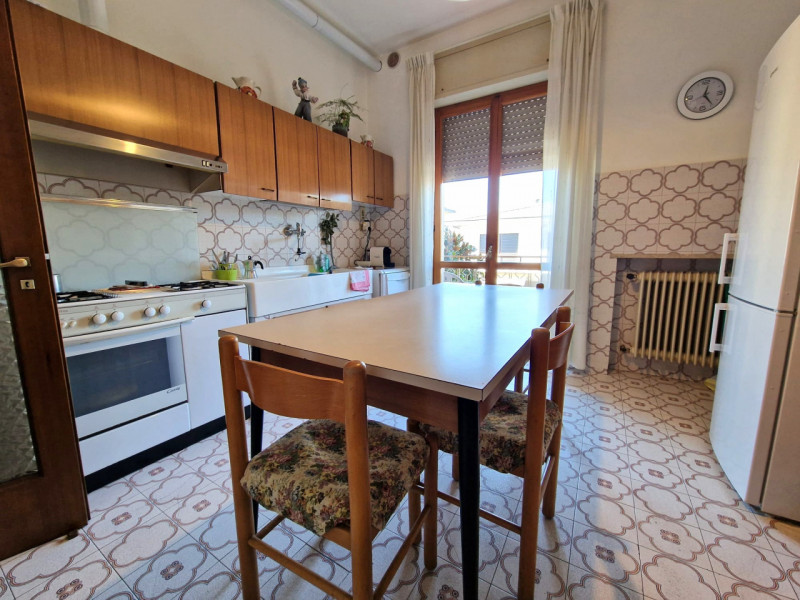 UBICAZIONE E CONTESTO

Nel comune di Torri di Quartesolo, in posizione centrale e strategica, pro...