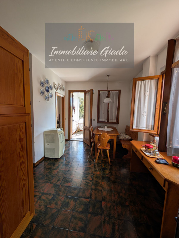 A pochi minuti dal Duomo di Ceneda, proponiamo in vendita una casa singola disposta su due piani ...