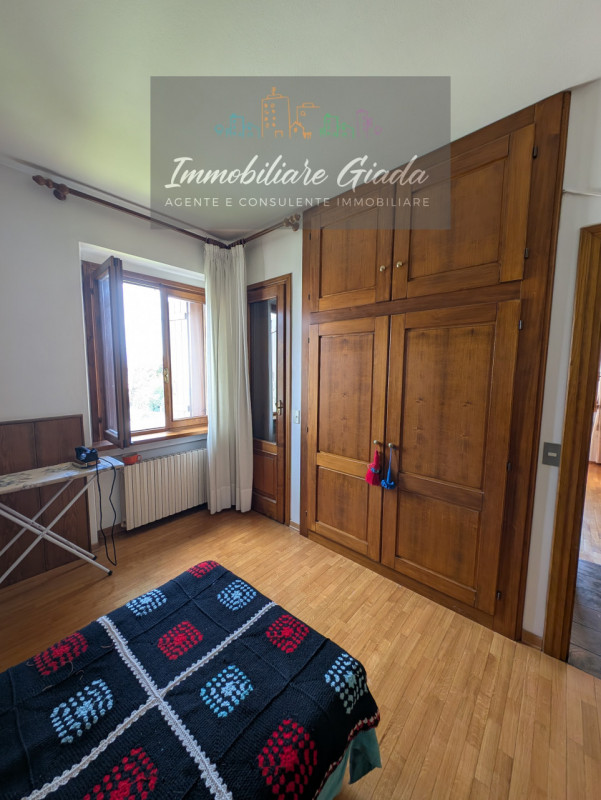 A pochi minuti dal Duomo di Ceneda, proponiamo in vendita una casa singola disposta su due piani ...