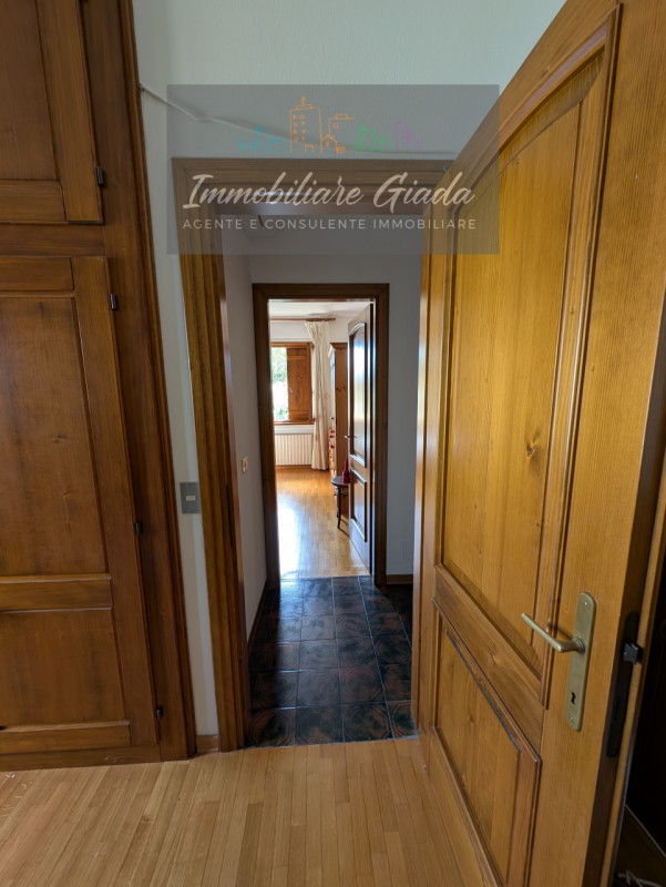 A pochi minuti dal Duomo di Ceneda, proponiamo in vendita una casa singola disposta su due piani ...