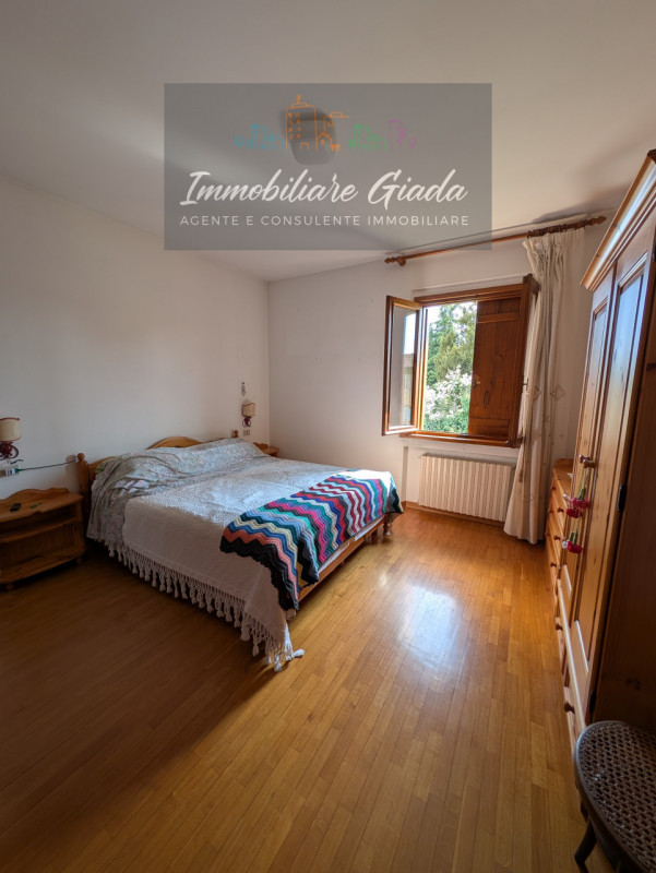 A pochi minuti dal Duomo di Ceneda, proponiamo in vendita una casa singola disposta su due piani ...