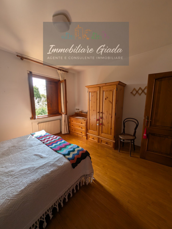 A pochi minuti dal Duomo di Ceneda, proponiamo in vendita una casa singola disposta su due piani ...