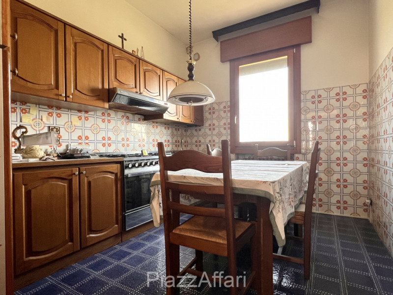 AMPIO APPARTAMENTO CON INGRESSO INDIPENDENTE – CENTRO BRUGINE
In pieno centro a Brugine, proponia...