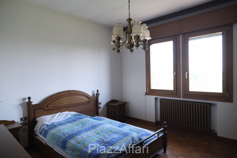 AMPIO APPARTAMENTO CON INGRESSO INDIPENDENTE – CENTRO BRUGINE
In pieno centro a Brugine, proponia...